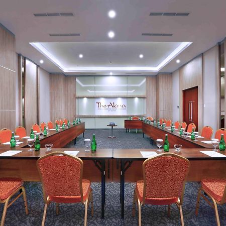The Alana Yogyakarta Hotel And Convention Center Sleman  Exterior photo
