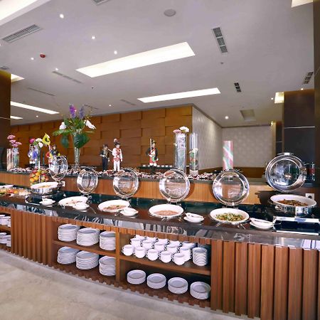 The Alana Yogyakarta Hotel And Convention Center Sleman  Exterior photo