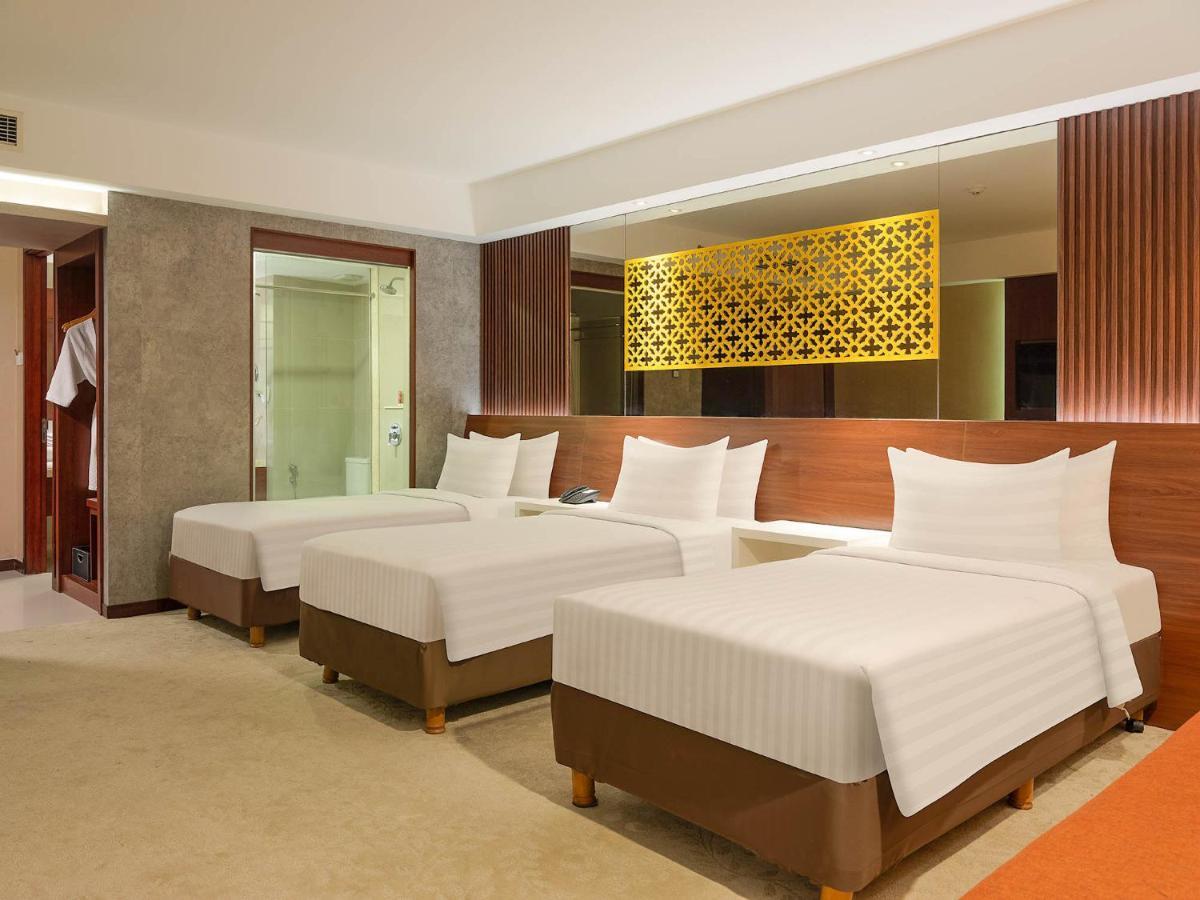 The Alana Yogyakarta Hotel And Convention Center Sleman  Exterior photo