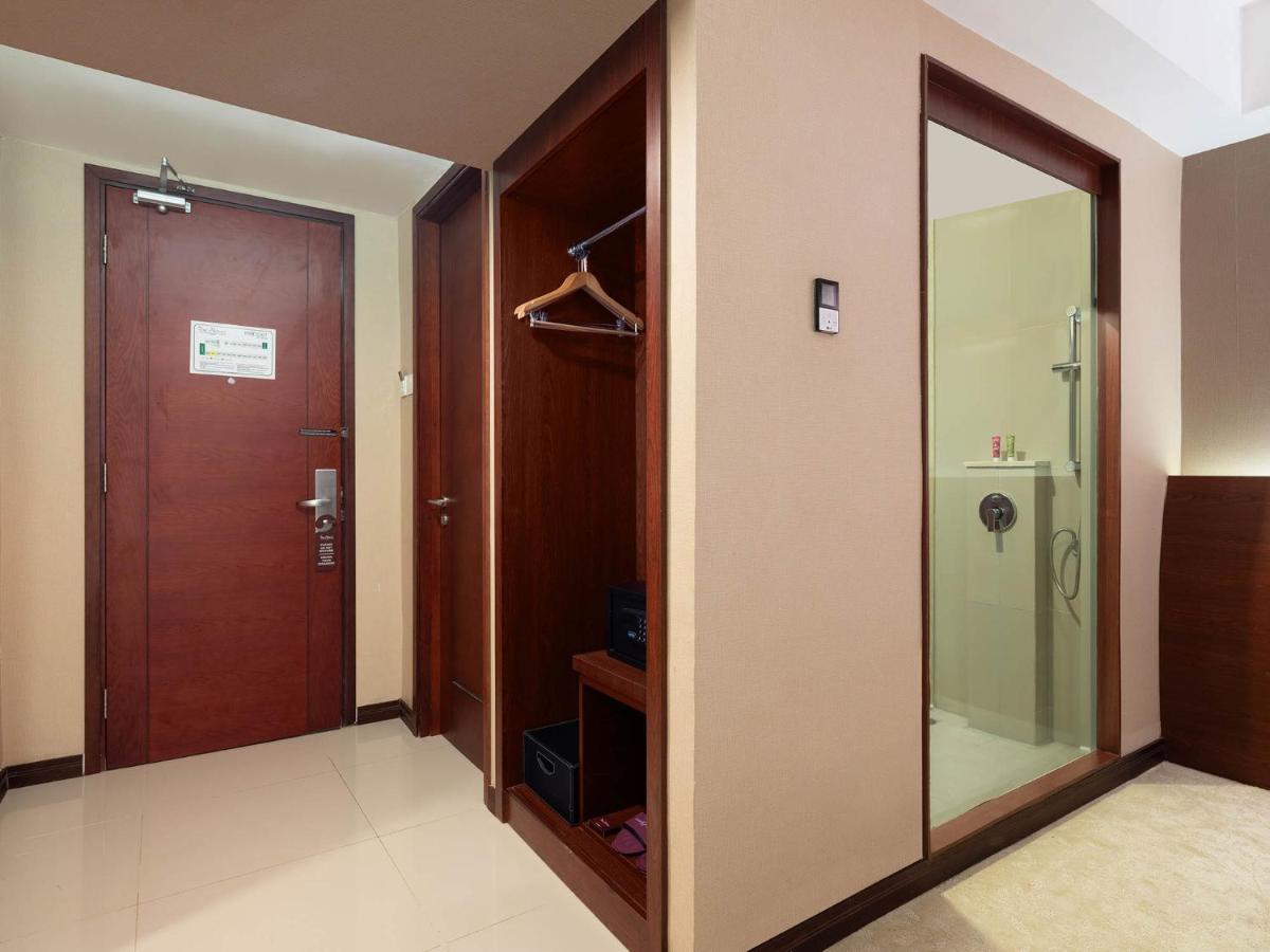 The Alana Yogyakarta Hotel And Convention Center Sleman  Exterior photo