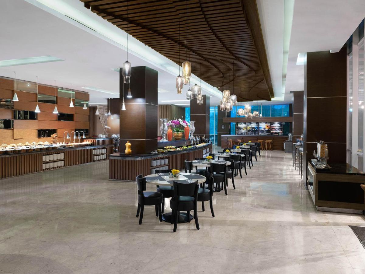 The Alana Yogyakarta Hotel And Convention Center Sleman  Exterior photo