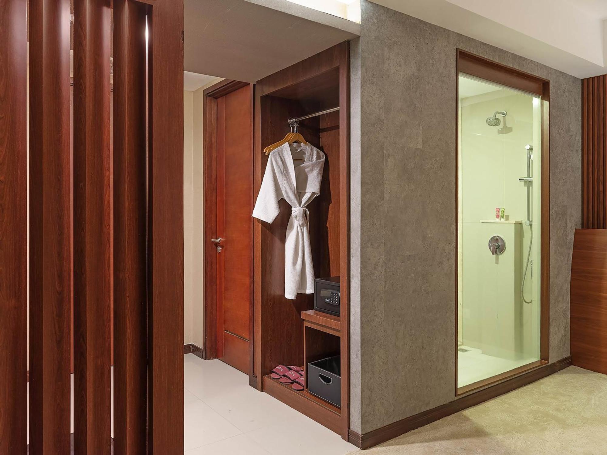 The Alana Yogyakarta Hotel And Convention Center Sleman  Exterior photo