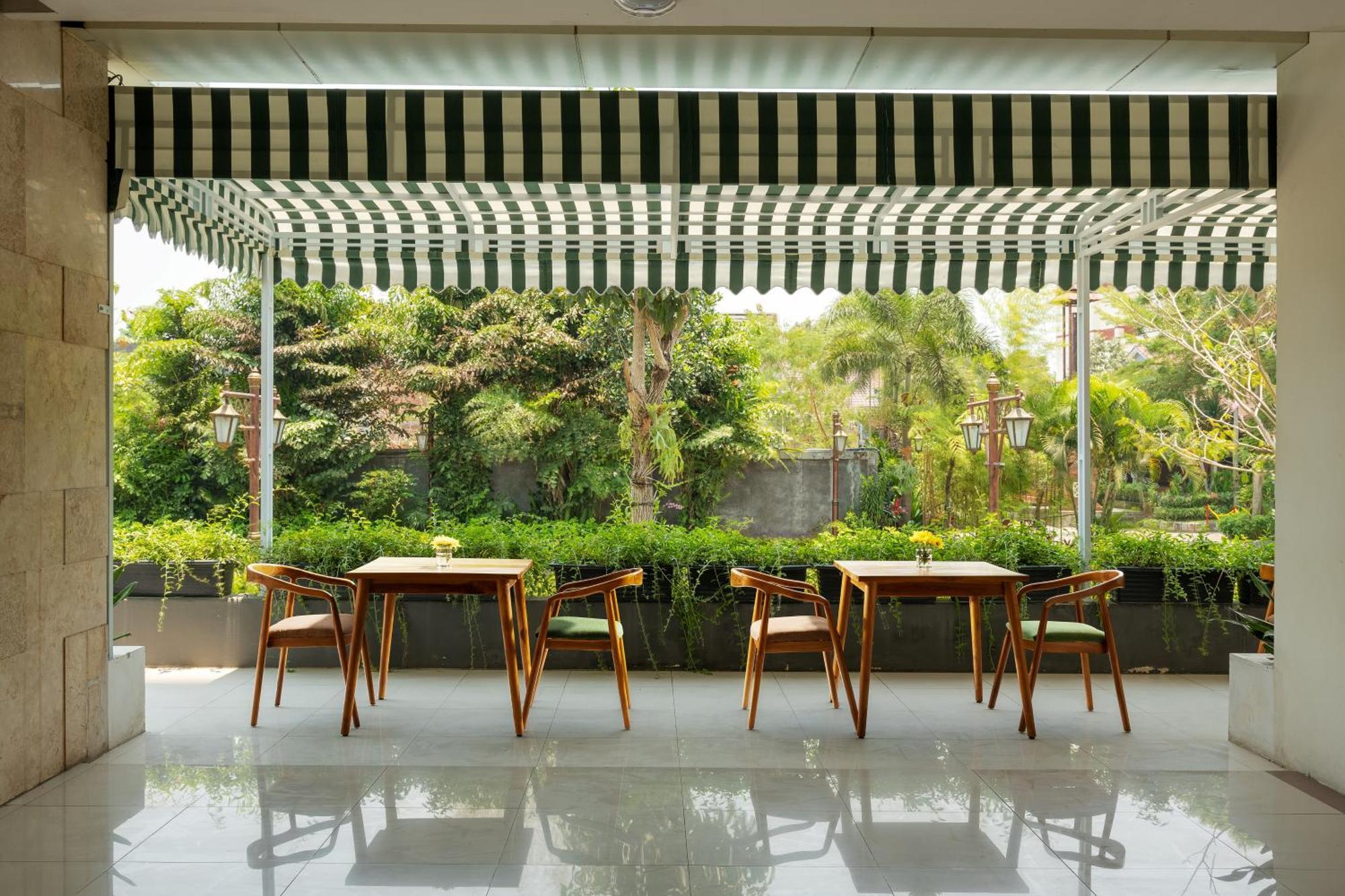 The Alana Yogyakarta Hotel And Convention Center Sleman  Exterior photo