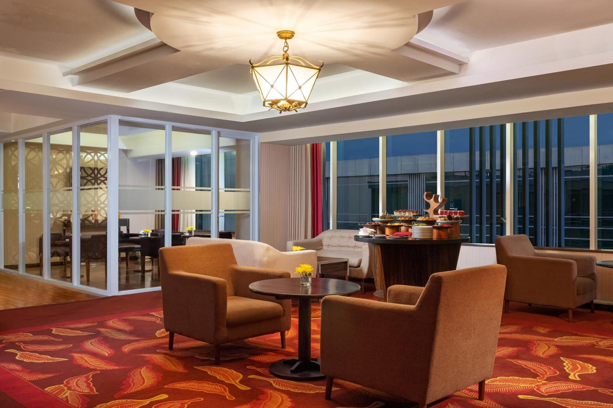 The Alana Yogyakarta Hotel And Convention Center Sleman  Exterior photo